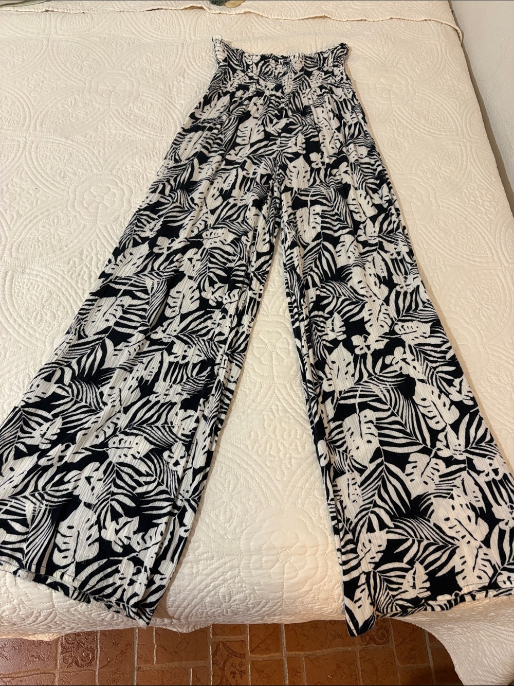Salty Crew Black & White Wide-Leg Tropical Print Pants